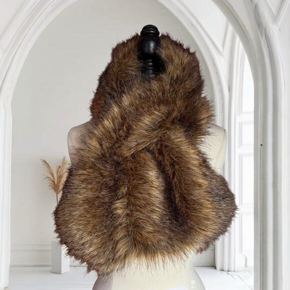 Rachel Zoe Dramatic Faux Fur Collar Pull Through Scarf Satin Lined Quiet Luxury - Picture 1 of 7